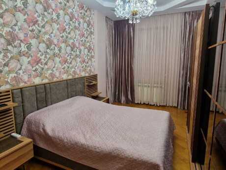 3-room apartment, 109 m², 8 Noyabr: 300 000 ₼ 5