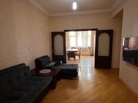 Аренда: 3-комнатная квартира, 82 м², Elmlər Akademiyası: 900 ₼/мес 2