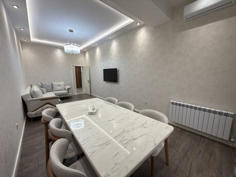2-room apartment for rent, 75 m², 28 May: 1 300 ₼/mo 3