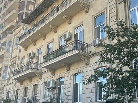 Объявление №6499357 - Баку, м. Ичеришехер, 3-комн., 108 м², 3/3 этаж