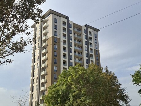 3 otaq · 90 m² · 4/15 mərtəbə, Azadlıq Prospekti
