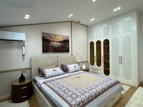 4-room apartment for rent, 135 m², 8 Noyabr: 2 500 ₼/mo 3