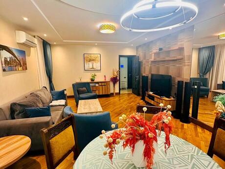 Elan №6499714 - Bakı, 8 Noyabr m., 2 otaqlı, 96.4 m², 8/17 mərtəbə