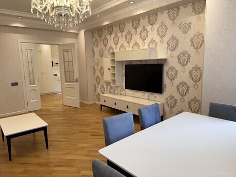 2-room apartment for rent, 90 m², Nizami: 1 300 ₼/mo 3