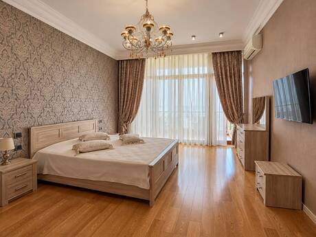 4 otaqlı mənzil, 240 m², 28 May: 700 000 ₼ 4