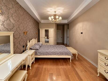 4 otaqlı mənzil, 240 m², 28 May: 700 000 ₼ 3