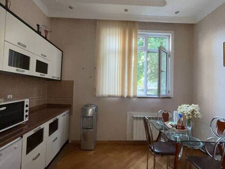Elan №6499791 - Bakı, 28 May m., 2 otaqlı, 45 m², 4/7 mərtəbə
