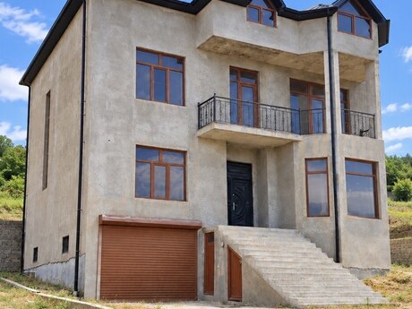 4-комн. · 390 m², Badamdar