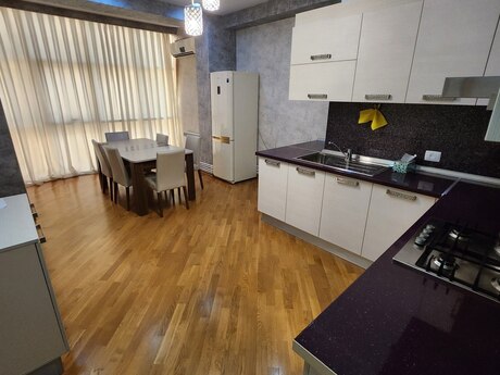 28 Mayda 2 otaqlı yeni tikili mənzil kirayə verilir, 110 m², 1 800 AZN/ay, şəkil 5 / 9