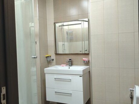 Kirayə 3 otaqlı mənzil, 110 m², İnşaatçılar: 180 ₼/ay 5