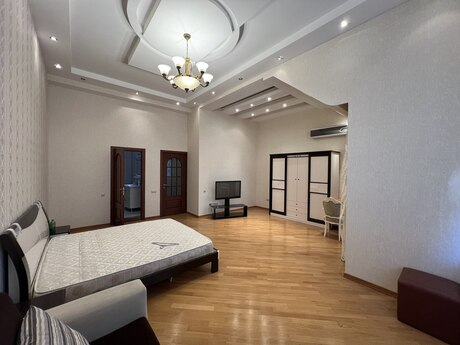 4-room apartment for rent, 202 m², Nəsimi: 1 950 ₼/mo 4