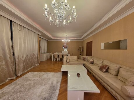 Elan №6500570 - Bakı, Elmlər Akademiyası m., 4 otaqlı, 196 m², 2/16 mərtəbə