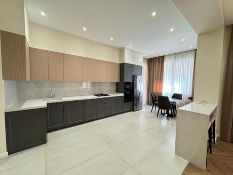 3-room apartment for rent, 180 m², Nizami: 3 000 ₼/mo 5