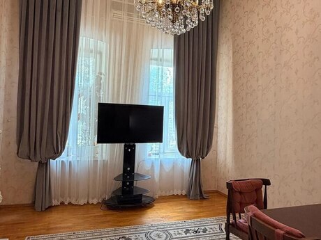 Объявление №6501004 - Баку, м. Ичеришехер, 4-комн., 130 м², 2/3 этаж