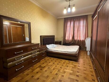 3-room apartment for rent, 130 m², Elmlər Akademiyası: 1 300 ₼/mo 4