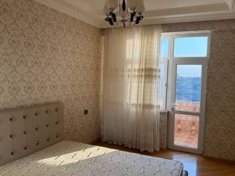 4-room apartment for rent, 159 m², Badamdar: 1 200 ₼/mo 4