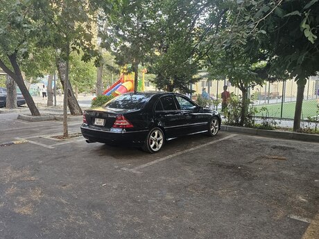 3 Qara Qarayev