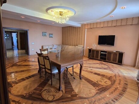 3-комнатная квартира, 170 м², 28 May: 450 000 ₼ 2
