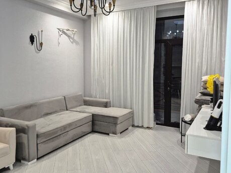 2 otaq · 61 m² · 13/17 mərtəbə, 8 Noyabr