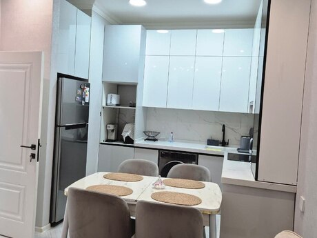 2-комнатная квартира, 61 м², 8 Noyabr: 195 000 ₼ 2
