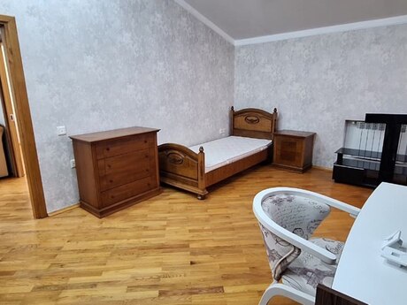 Аренда: 4-комнатная квартира, 140 м², Elmlər Akademiyası: 250 ₼/мес 2