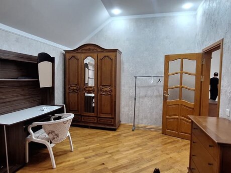 Аренда: 4-комнатная квартира, 140 м², Elmlər Akademiyası: 250 ₼/мес 4