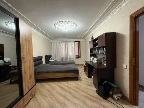 Elan №6502011 - Bakı, Nərimanov r., 5 otaqlı, 80 m², 2/5 mərtəbə