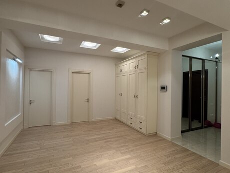 4 otaqlı mənzil, 200 m², İnşaatçılar: 510 000 ₼ 2
