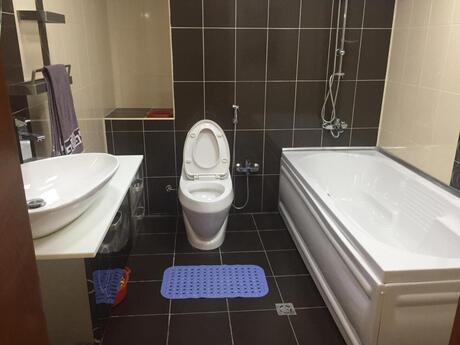 3-room apartment for rent, 140 m², Səbail: 1 000 ₼/mo 3