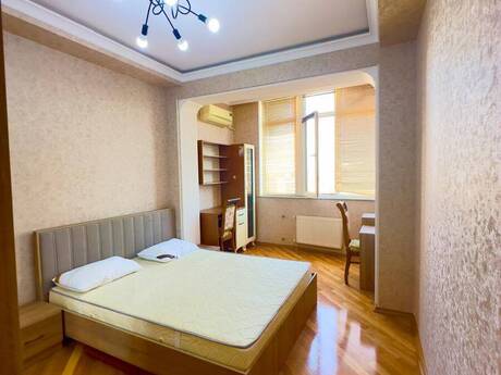 3 otaqlı mənzil, 86 m², 8 Noyabr: 235 000 ₼ 3