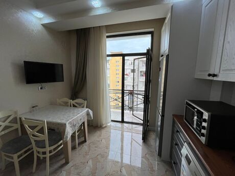 3-room apartment for rent, 145 m², 8 Noyabr: 1 300 ₼/mo 3