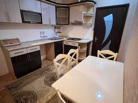 3-room apartment for rent, 93 m², İnşaatçılar: 700 ₼/mo 2