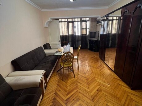 3-room apartment for rent, 70 m², Nəriman Nərimanov: 600 ₼/mo 2