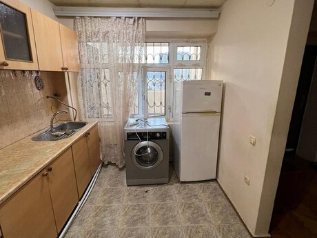 3-room apartment for rent, 70 m², Nəriman Nərimanov: 600 ₼/mo 3