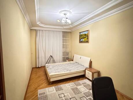 3-room apartment for rent, 145 m², 8 Noyabr: 999 ₼/mo 3