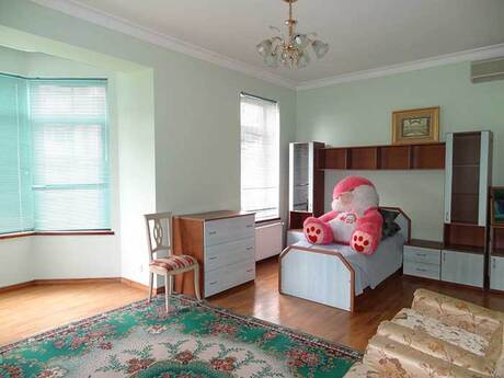 Kirayə 4 otaqlı mənzil, 200 m², Nizami: 1 200 ₼/ay 4