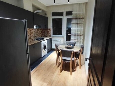 Kirayə 2 otaqlı mənzil, 78 m², İnşaatçılar: 1 100 ₼/ay 2