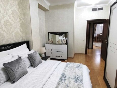 Kirayə 2 otaqlı mənzil, 78 m², İnşaatçılar: 1 100 ₼/ay 4