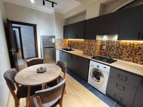 Kirayə 2 otaqlı mənzil, 78 m², İnşaatçılar: 1 100 ₼/ay 3