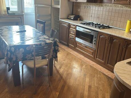 Kirayə 3 otaqlı mənzil, 130 m², İnşaatçılar: 1 000 ₼/ay 5