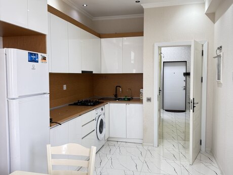 2-room apartment for rent, 75 m², Qara Qarayev: 800 ₼/mo 3