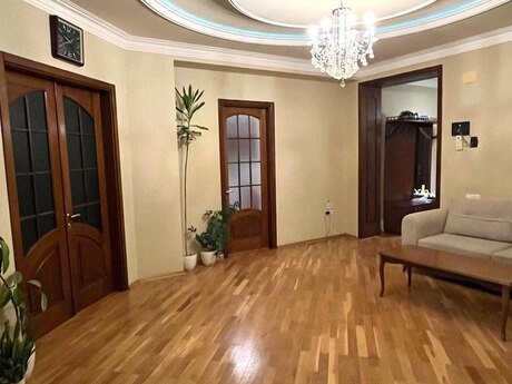 4-комнатная квартира, 158 м², Elmlər Akademiyası: 474 000 ₼ 4