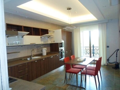 5-room apartment for rent, 300 m², Nəsimi: 4 500 ₼/mo 3