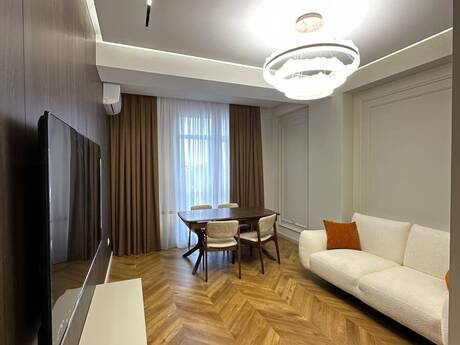 Продаётся 3-комнатная квартира в новостройке, Nəsimi, 92 м², 365 000 AZN, фото 2 / 12