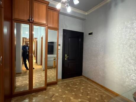 3 otaqlı mənzil, 137 m², Nizami: 400 000 ₼ 5