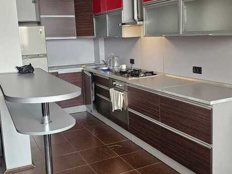 3-room apartment for rent, 136 m², 28 May: 1 299 ₼/mo 4