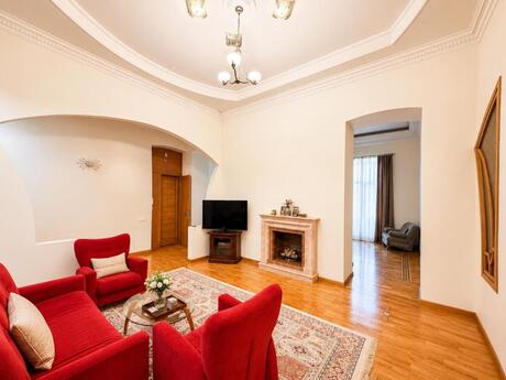 5 otaqlı mənzil, 250 m², Sahil: 1 200 000 ₼ 2