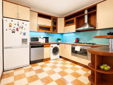 5 otaqlı mənzil, 250 m², Sahil: 1 200 000 ₼ 3