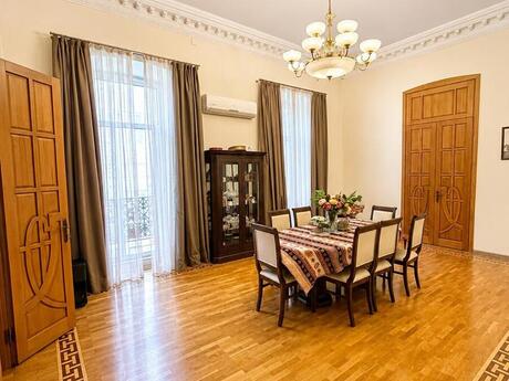 Elan №6505717 - Bakı, Sahil m., 5 otaqlı, 250 m², 2/3 mərtəbə
