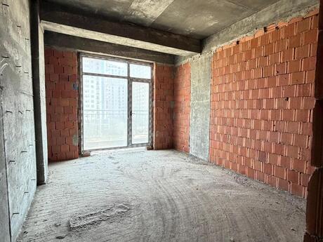 4 rooms · 182 m²